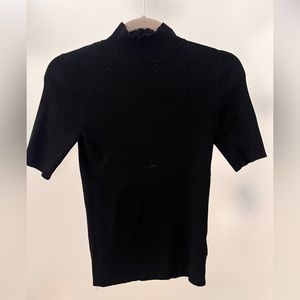 Medium short sleeve turtle neck top